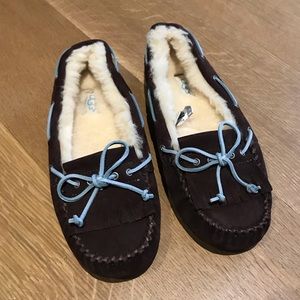 New Ugg Mandie Slippers Shearling and Leather Size 5 - Like Dakota